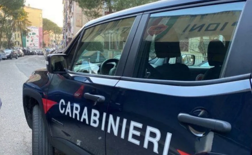 Terracina (LT) – Picchiano e rapinano tre ragazzi sul lungomare, cinque giovani ai domiciliari