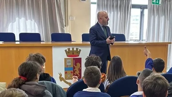 Al via il nuovo anno scolastico: la Polizia scende in campo al fianco degli studenti
