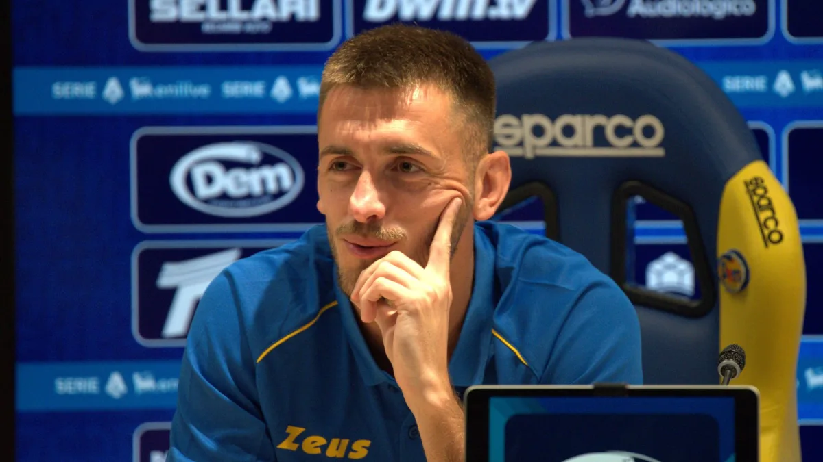 Serie A: Aleksa Terzić presenta la sfida alla Fiorentina. “Al Frosinone con coraggio ed entusiasmo”