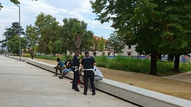 Frosinone, aggredisce la Polizia Locale per una multa e scappa: bloccato e denunciato