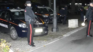 Droga e materiale per il confezionamento in casa: denunciata una coppia