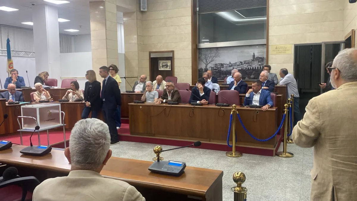 Frosinone, Fanelli: “Offesa alla nostra dignità”. Per le minoranze modello fallito. Il sindaco: “Non escludo nulla”