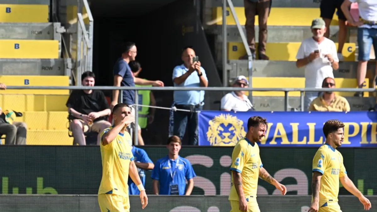Frosinone stellare in una domenica da urlo: il Como si inchina allo spettacolo giallazzurro