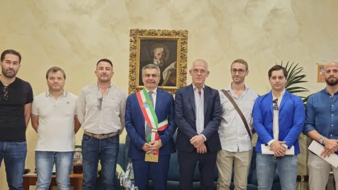Cassino, forze fresche per la Polizia Locale: firmato il contratto per otto nuovi agenti
