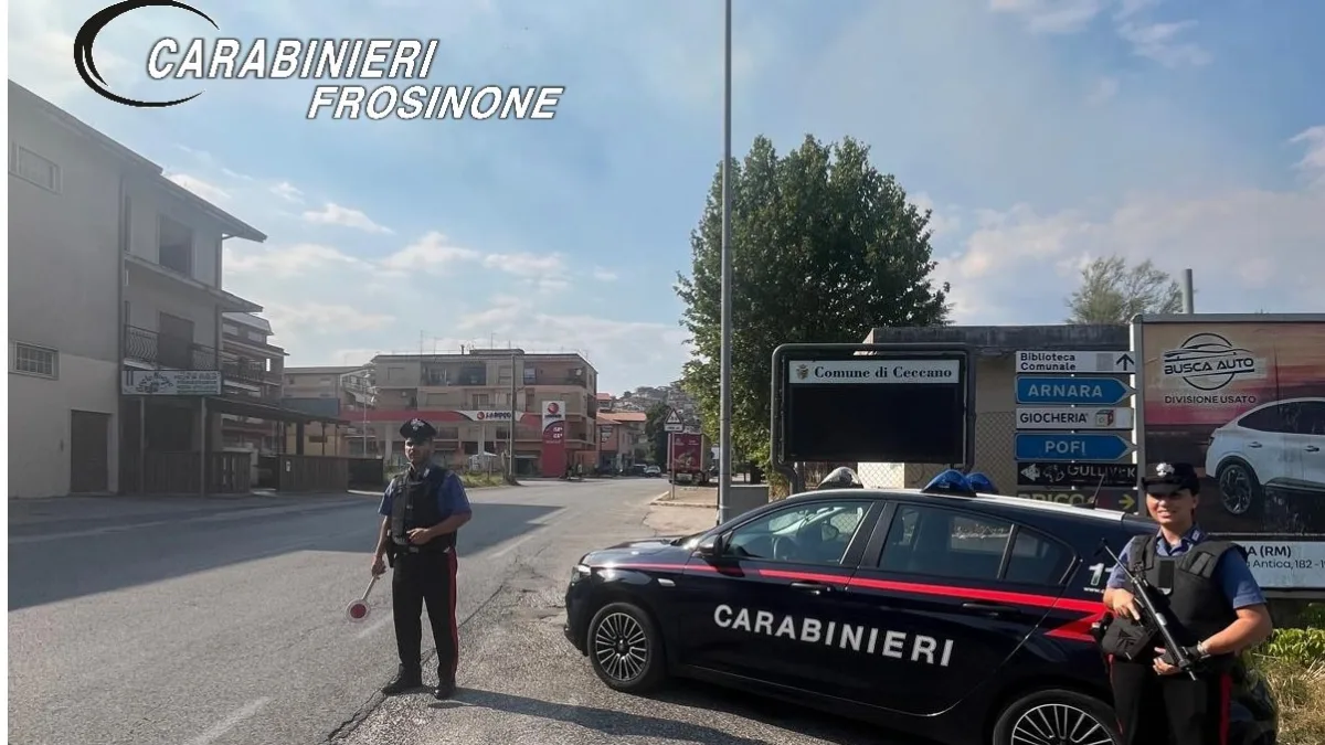 Ceccano (FR) – Perde il controllo nel bar e aggredisce i carabinieri, arrestato