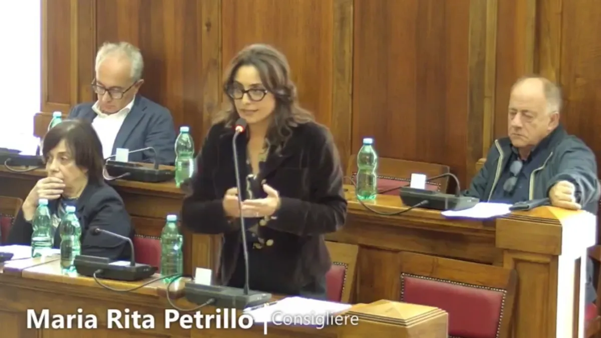 Cassino (FR) – Assise di fuoco, le consigliere Petrillo e Rodi chiedono rispetto per l’aula durante i lavori