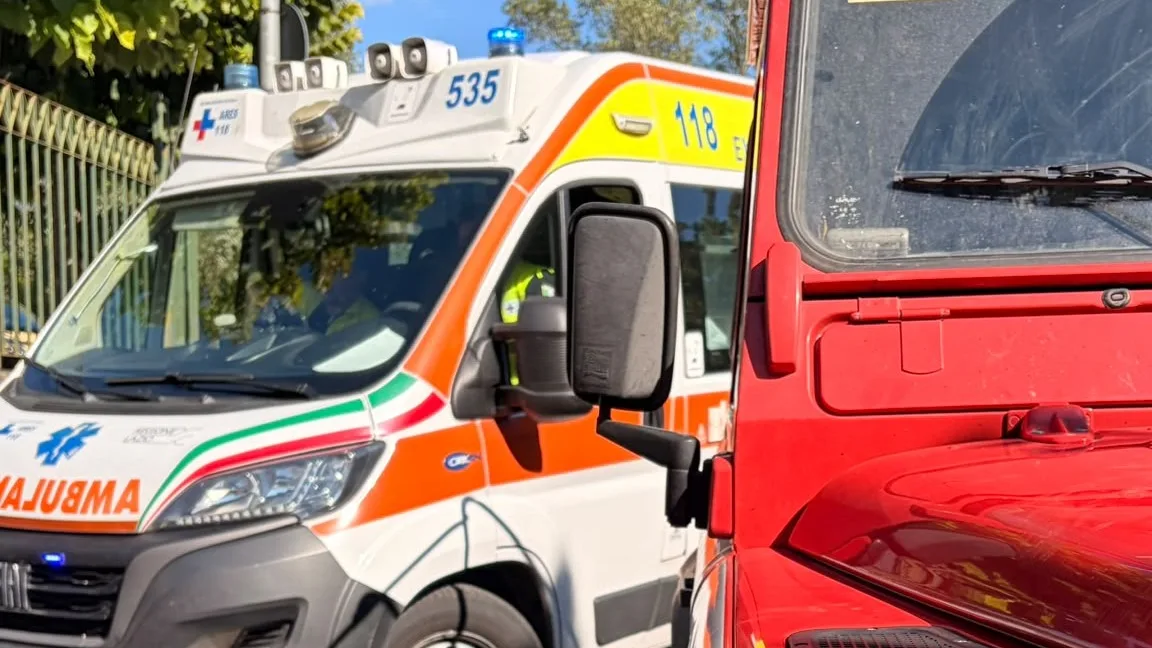 Anziano accusa un malore, salvato dalla vicina