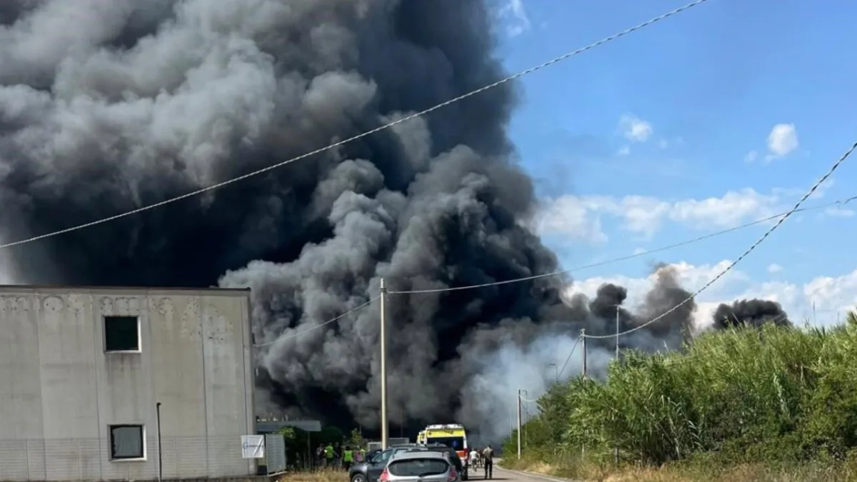 Incendio alla Remat, la Regione sospende l’autorizzazione. AVS: “Una prima vittoria, ora bonifica e trasparenza”