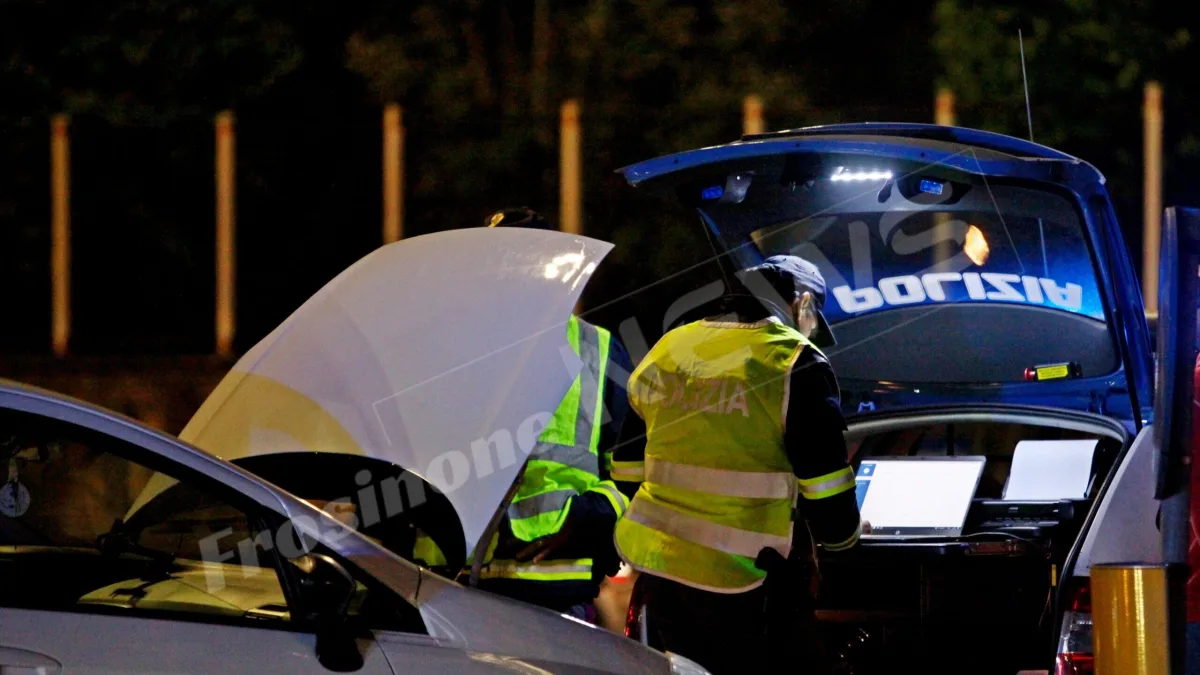 Guidava un’auto di grossa cilindrata, due agenti lo riconoscono: gli avevano ritirato la patente dopo un incidente mortale